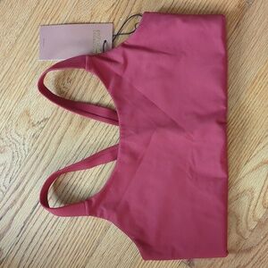 NWT Girlfriend Collective Lou V-Back Sports Bra in Ember Red Size Medium